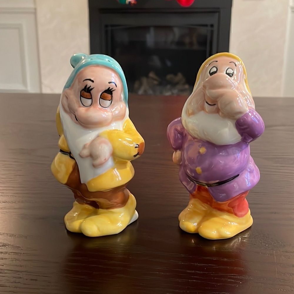 Vintage Disney Figurine Salt and Pepper Shakers Dwarfs - Sneezy and Bashful 5.5”